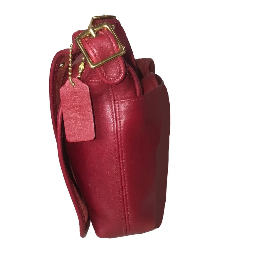 Vintage COACH COMPANION Red Gloved Tanned Turn Lock Crossbody Bag USA 9715
